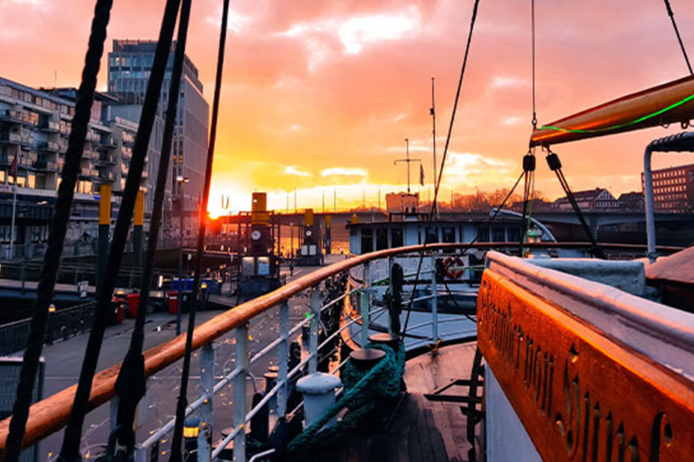 Sonnenuntergang vom Schiff aus